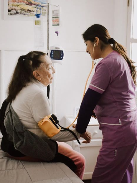 Control de salud a un residente